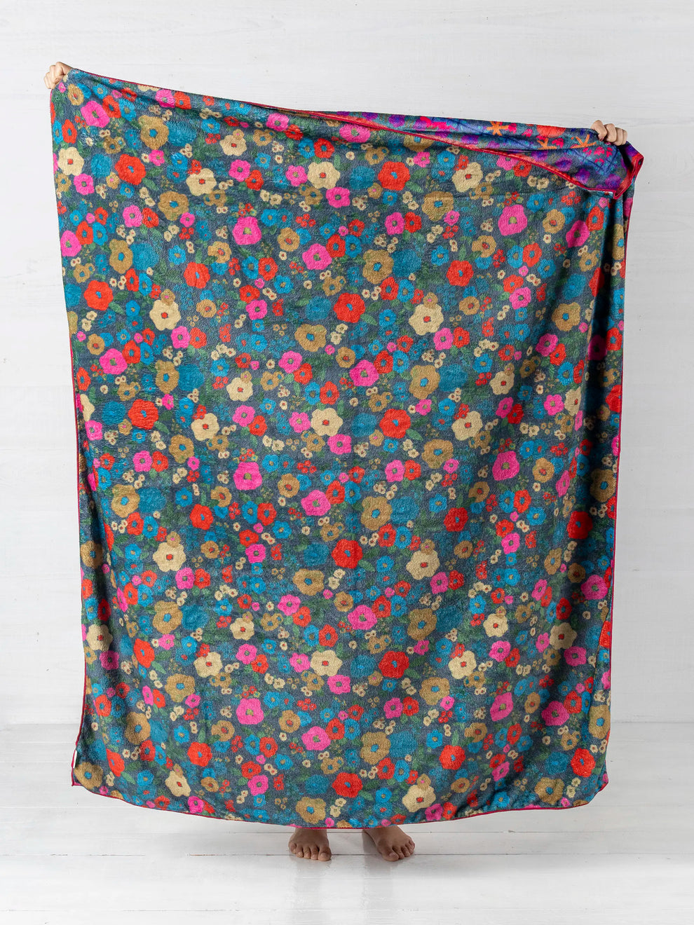 Double-Sided Cozy Throw Blanket - Pink Folk Flower