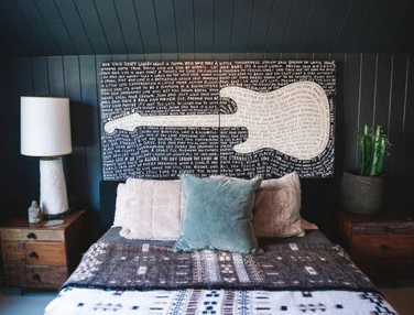 Legends Chartreuse Art, Black