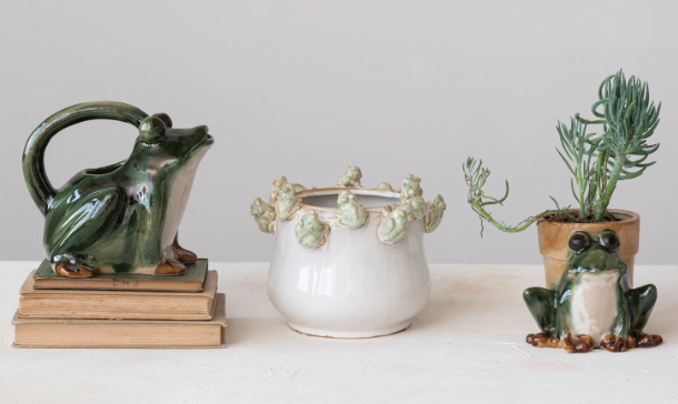 Circle of Frogs Pot