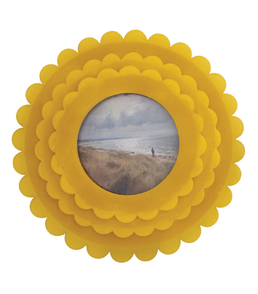 Resin Scalloped Photo Frame