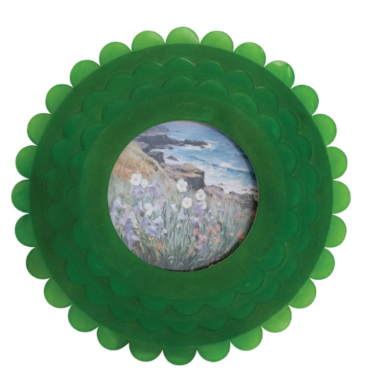 Resin Scalloped Photo Frame