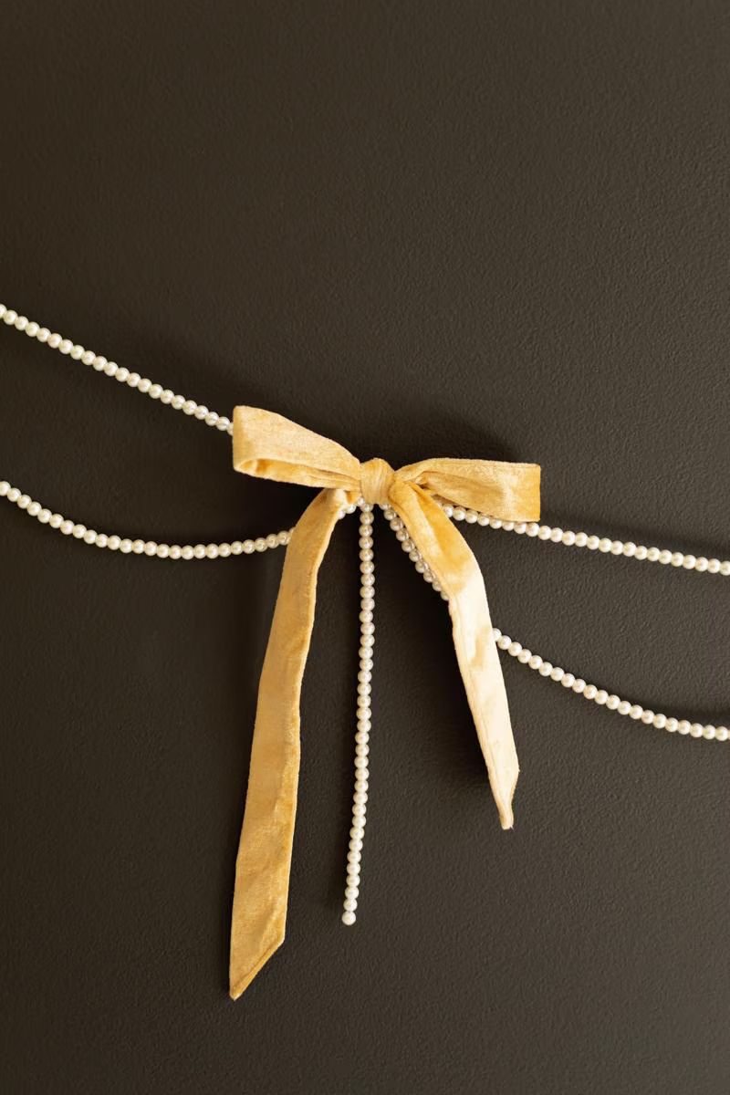 Gold Velvet Bow Garland with Faux Pearl Swag — image 1