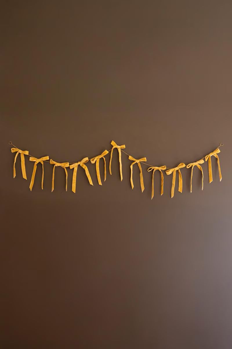 Gold Velvet Bow Garland on a Metal Chain — image 2