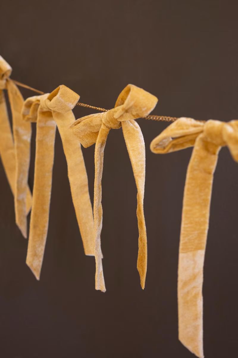 Gold Velvet Bow Garland on a Metal Chain — image 4
