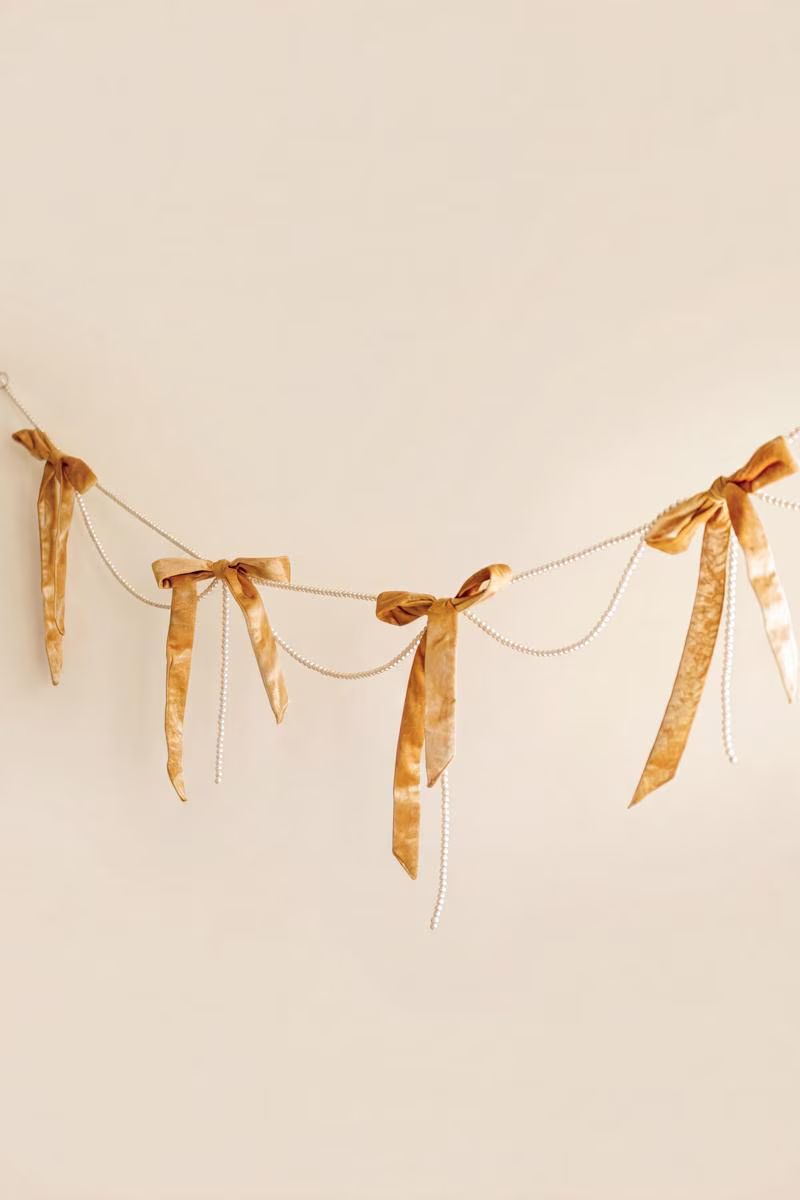 Gold Velvet Bow Garland with Faux Pearl Swag — image 4