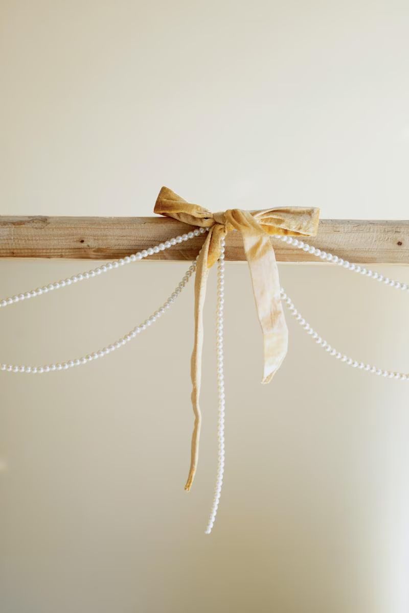 Gold Velvet Bow Garland with Faux Pearl Swag — image 5
