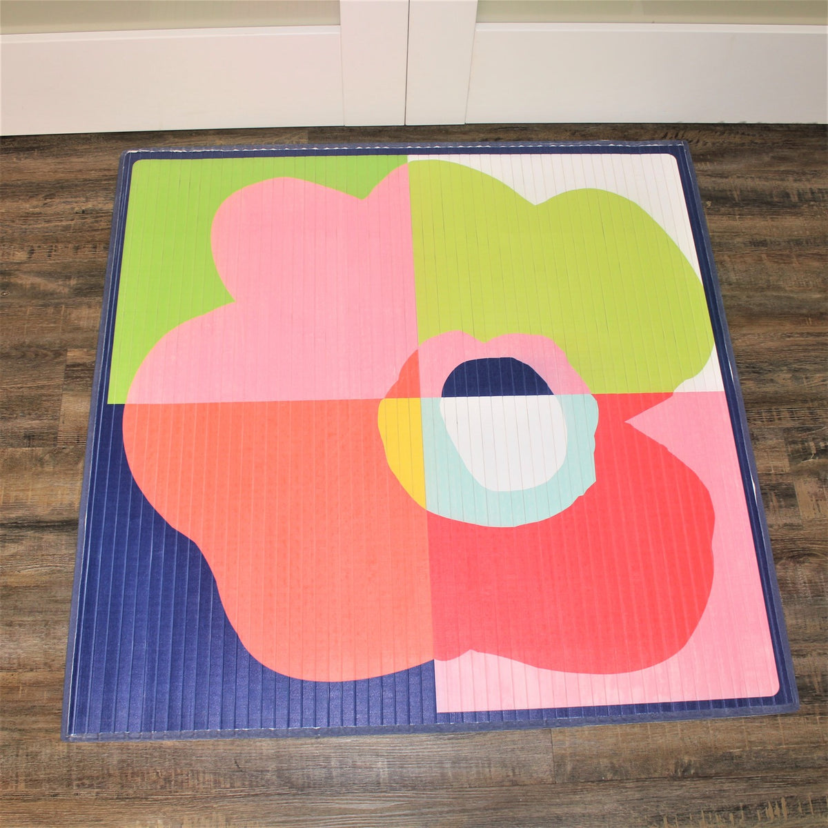 Graphic Flower Square Bamboo Mat