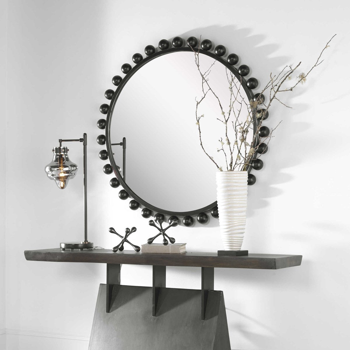 The Cyra Round Mirror, Black