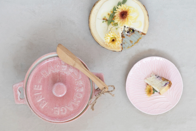 Brie Baker with Wood Spreader, Pink