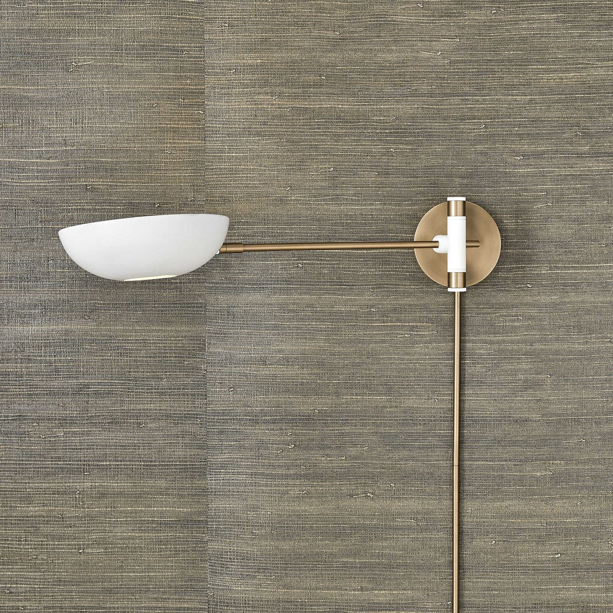 Swinger, 1 LT Sconce - White